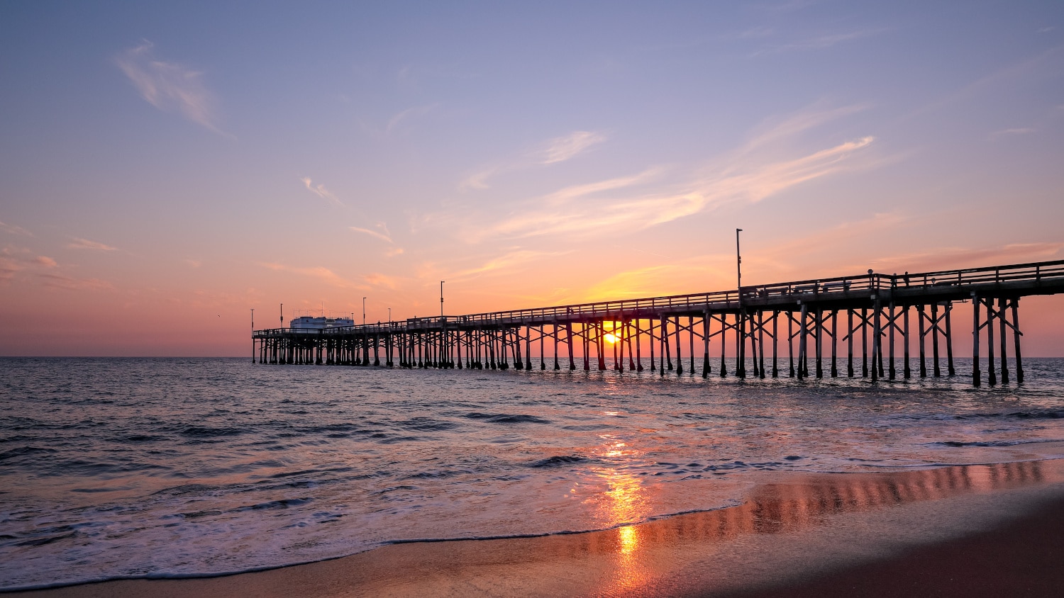 Scenic sunset over the Pacific ocean.